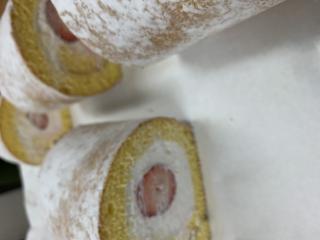 いちごロールケーキ!本日ご準備しております♪